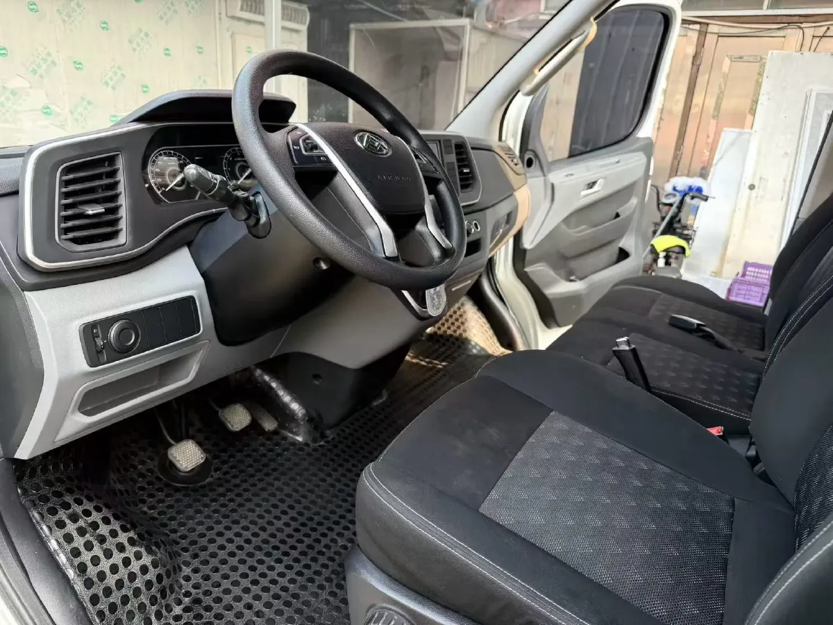 2023 MAXUS XinTu V80 2.0T 127HP L4 6MT,autocango,china used car exporter,china ev exporter,chinese used car exporter,chinese used ev exporter