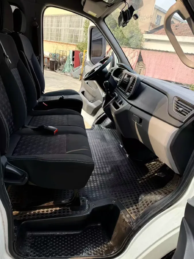 2023 MAXUS XinTu V80 2.0T 127HP L4 6MT,autocango,china used car exporter,china ev exporter,chinese used car exporter,chinese used ev exporter