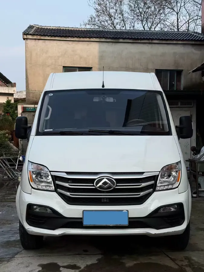 2023 MAXUS XinTu V80 2.0T 127HP L4 6MT,autocango,china used car exporter,china ev exporter,chinese used car exporter,chinese used ev exporter