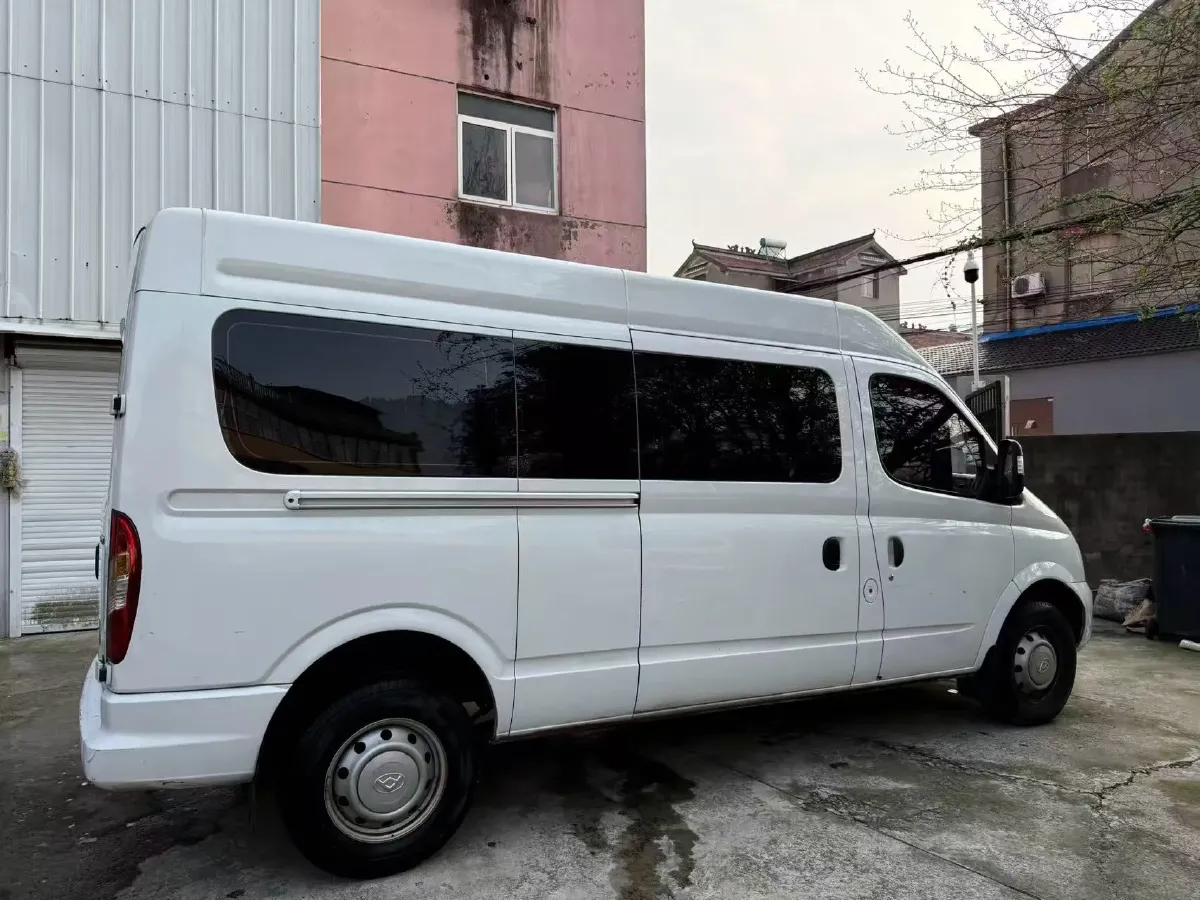 2023 MAXUS XinTu V80 2.0T 127HP L4 6MT,autocango,china used car exporter,china ev exporter,chinese used car exporter,chinese used ev exporter