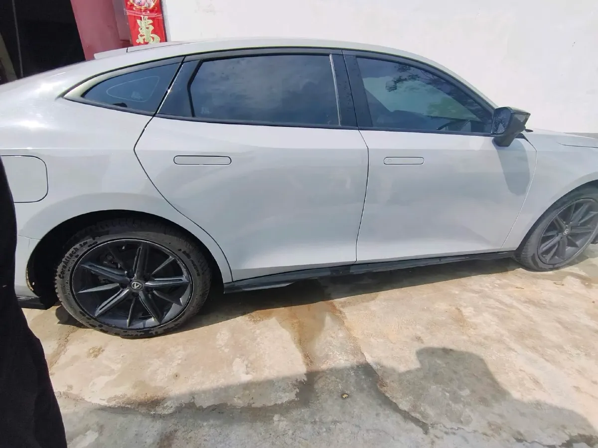 2023 ChangAn UNI-V iDD 1.5T 170HP L4 6TCT PHEV 18.4KWH,autocango,china used car exporter,china ev exporter,chinese used car exporter,chinese used ev exporter