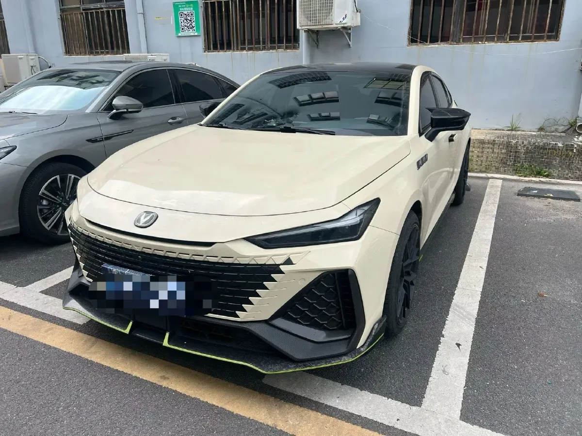 2022 ChangAn UNI-V 2.0T 233HP L4 8AT,autocango,china used car exporter,china ev exporter,chinese used car exporter,chinese used ev exporter