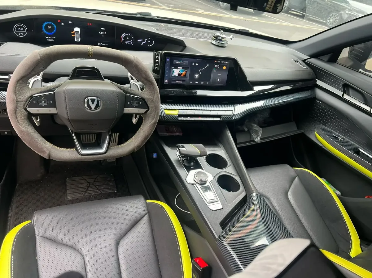 2022 ChangAn UNI-V 2.0T 233HP L4 8AT,autocango,china used car exporter,china ev exporter,chinese used car exporter,chinese used ev exporter