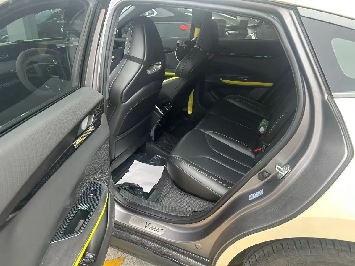 2022 ChangAn UNI-V 2.0T 233HP L4 8AT,autocango,china used car exporter,china ev exporter,chinese used car exporter,chinese used ev exporter