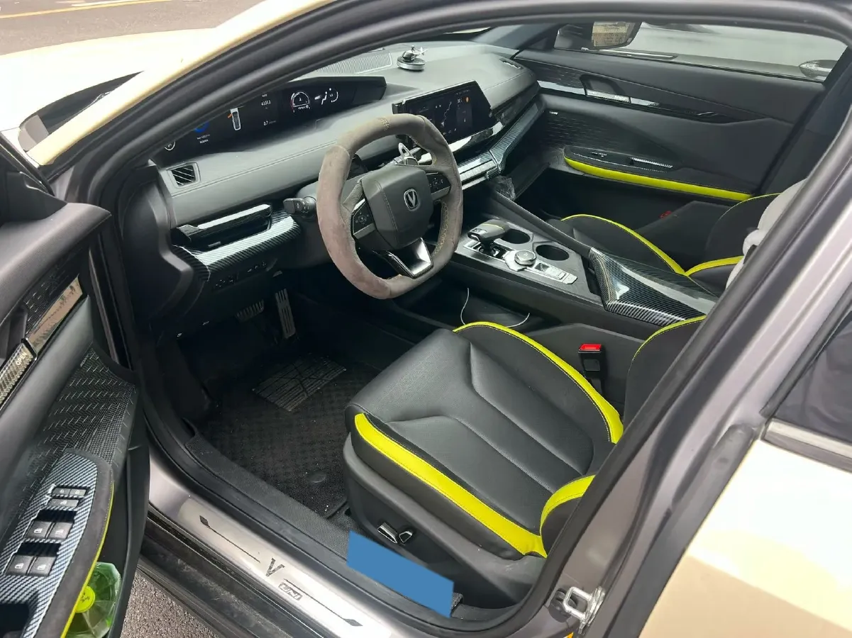 2022 ChangAn UNI-V 2.0T 233HP L4 8AT,autocango,china used car exporter,china ev exporter,chinese used car exporter,chinese used ev exporter