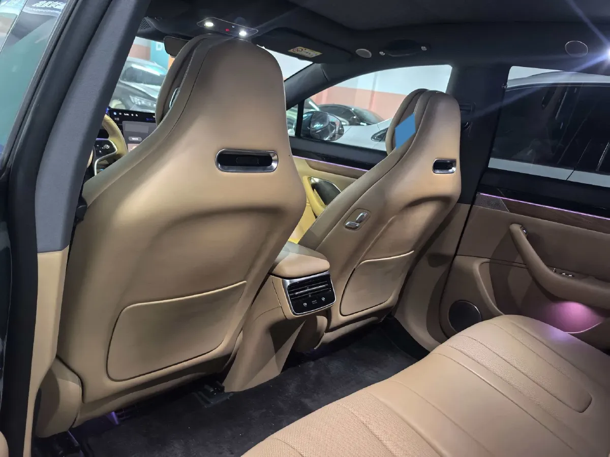 2026 Luxeed R7 REEV 156HP REEV,autocango,china used car exporter,china ev exporter,chinese used car exporter,chinese used ev exporter