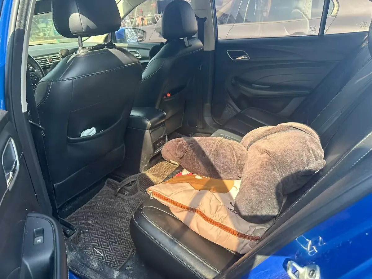 2019 Roewe i5 1.5L 120HP L4 5MT,autocango,china used car exporter,china ev exporter,chinese used car exporter,chinese used ev exporter