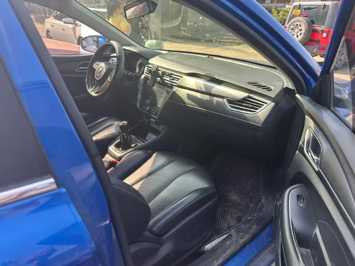 2019 Roewe i5 1.5L 120HP L4 5MT,autocango,china used car exporter,china ev exporter,chinese used car exporter,chinese used ev exporter