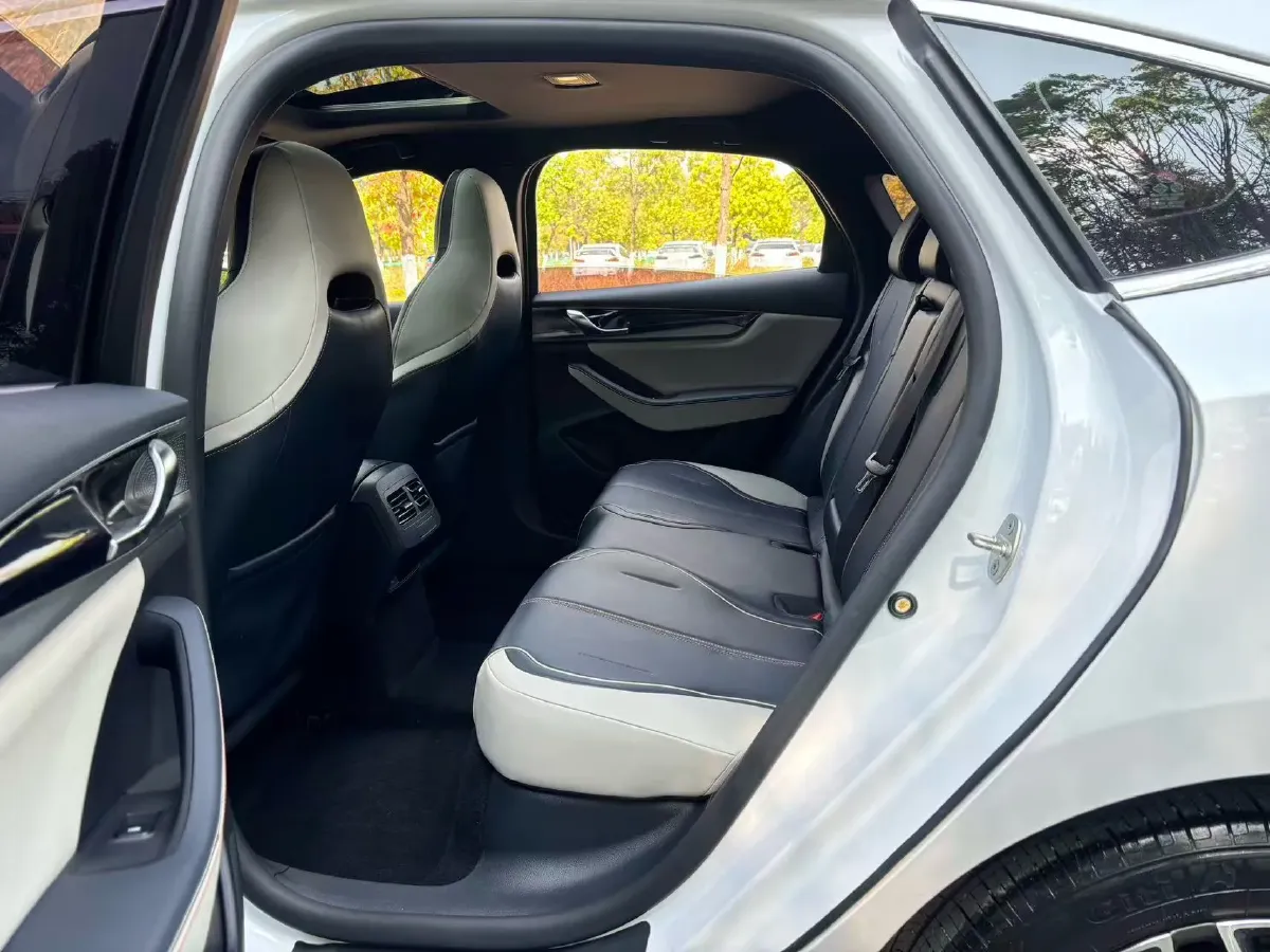 2021 Haval F7 1.5T 169HP L4 7DCT,autocango,china used car exporter,china ev exporter,chinese used car exporter,chinese used ev exporter