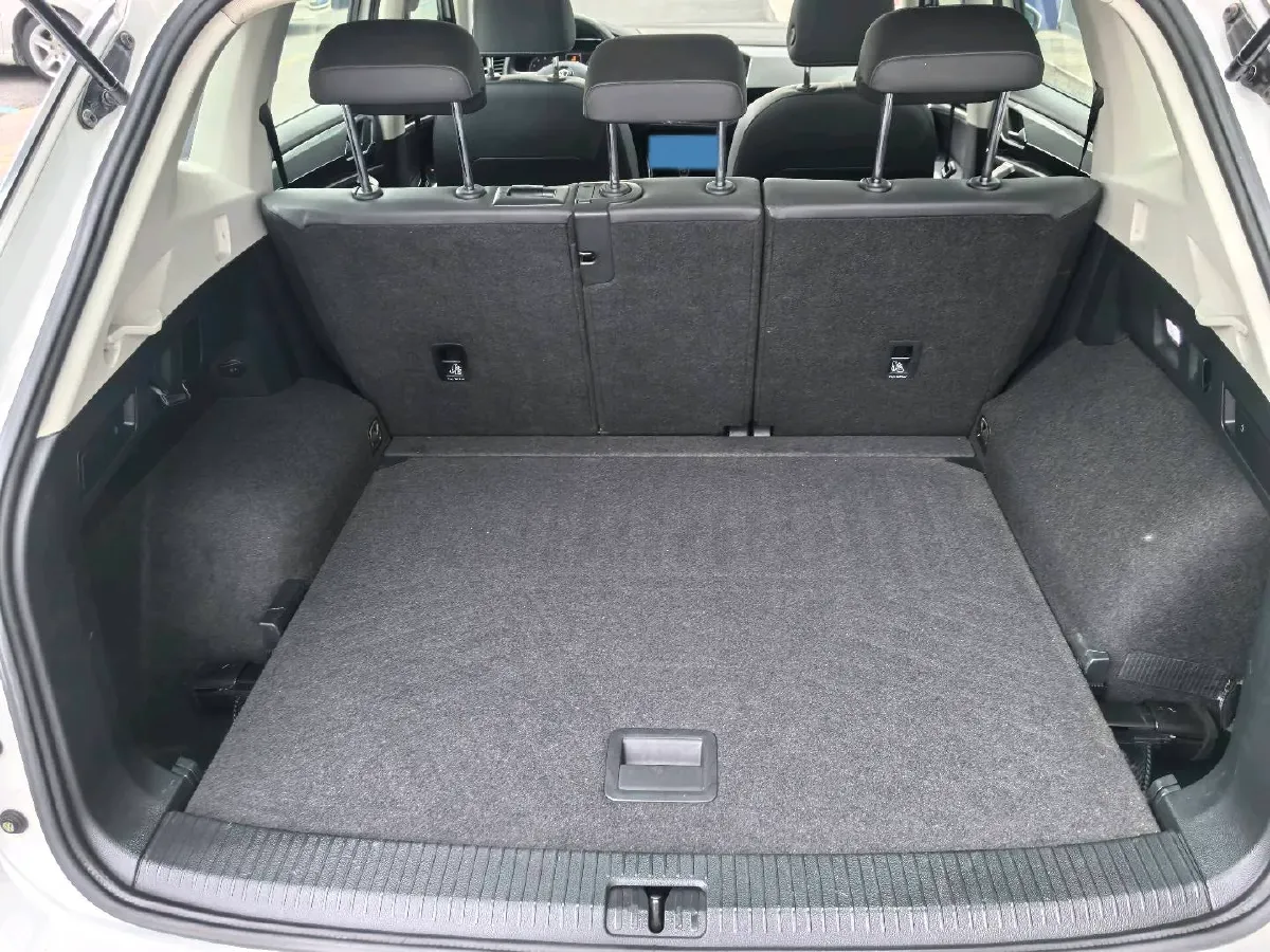 2019 Jeep Cherokee 2.0T 234HP L4 9AT,autocango,china used car exporter,china ev exporter,chinese used car exporter,chinese used ev exporter