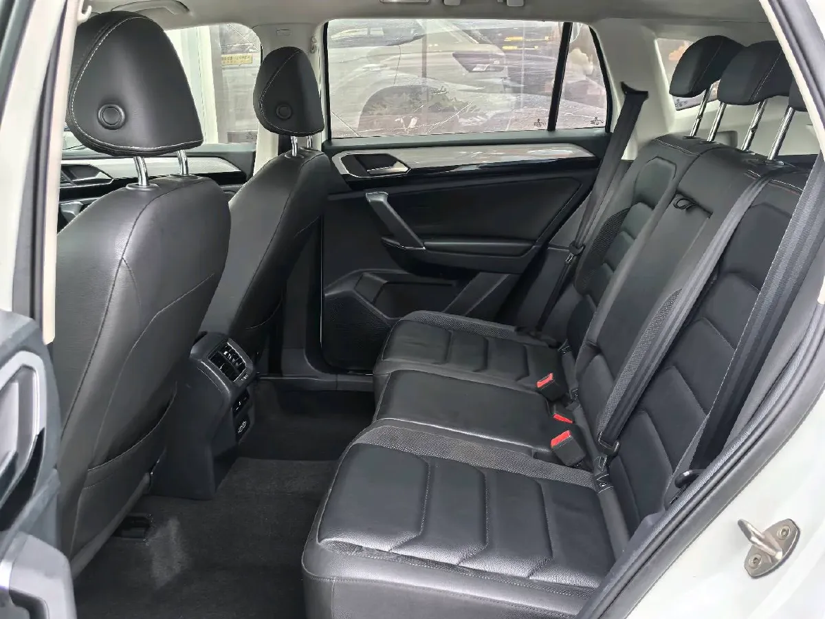 2019 Jeep Cherokee 2.0T 234HP L4 9AT,autocango,china used car exporter,china ev exporter,chinese used car exporter,chinese used ev exporter