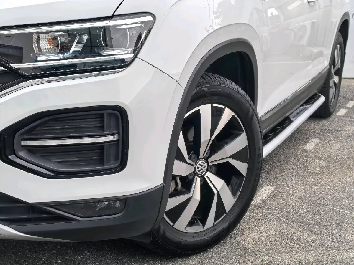 2019 Jeep Cherokee 2.0T 234HP L4 9AT,autocango,china used car exporter,china ev exporter,chinese used car exporter,chinese used ev exporter