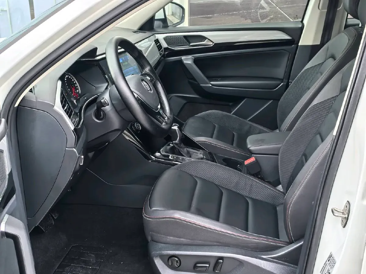 2019 Jeep Cherokee 2.0T 234HP L4 9AT,autocango,china used car exporter,china ev exporter,chinese used car exporter,chinese used ev exporter