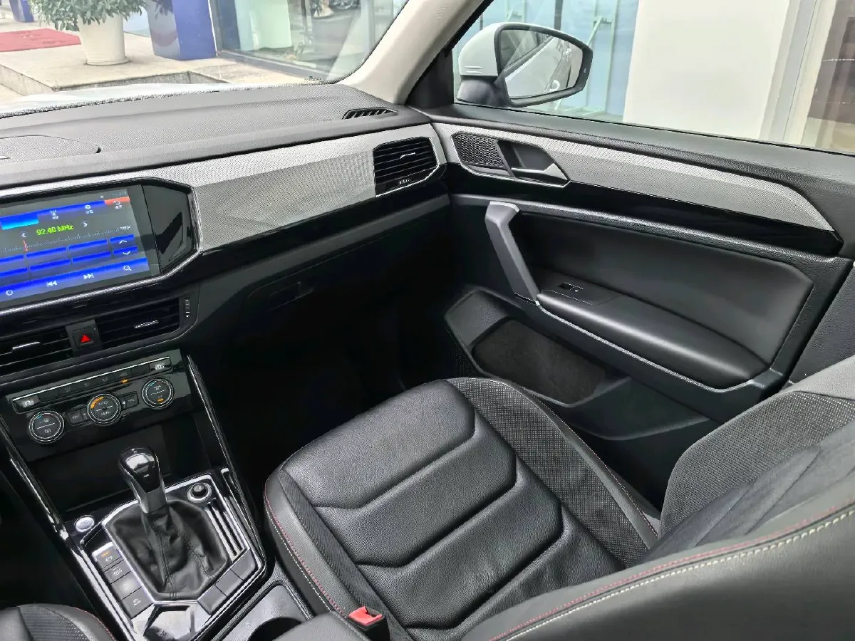 2019 Jeep Cherokee 2.0T 234HP L4 9AT,autocango,china used car exporter,china ev exporter,chinese used car exporter,chinese used ev exporter