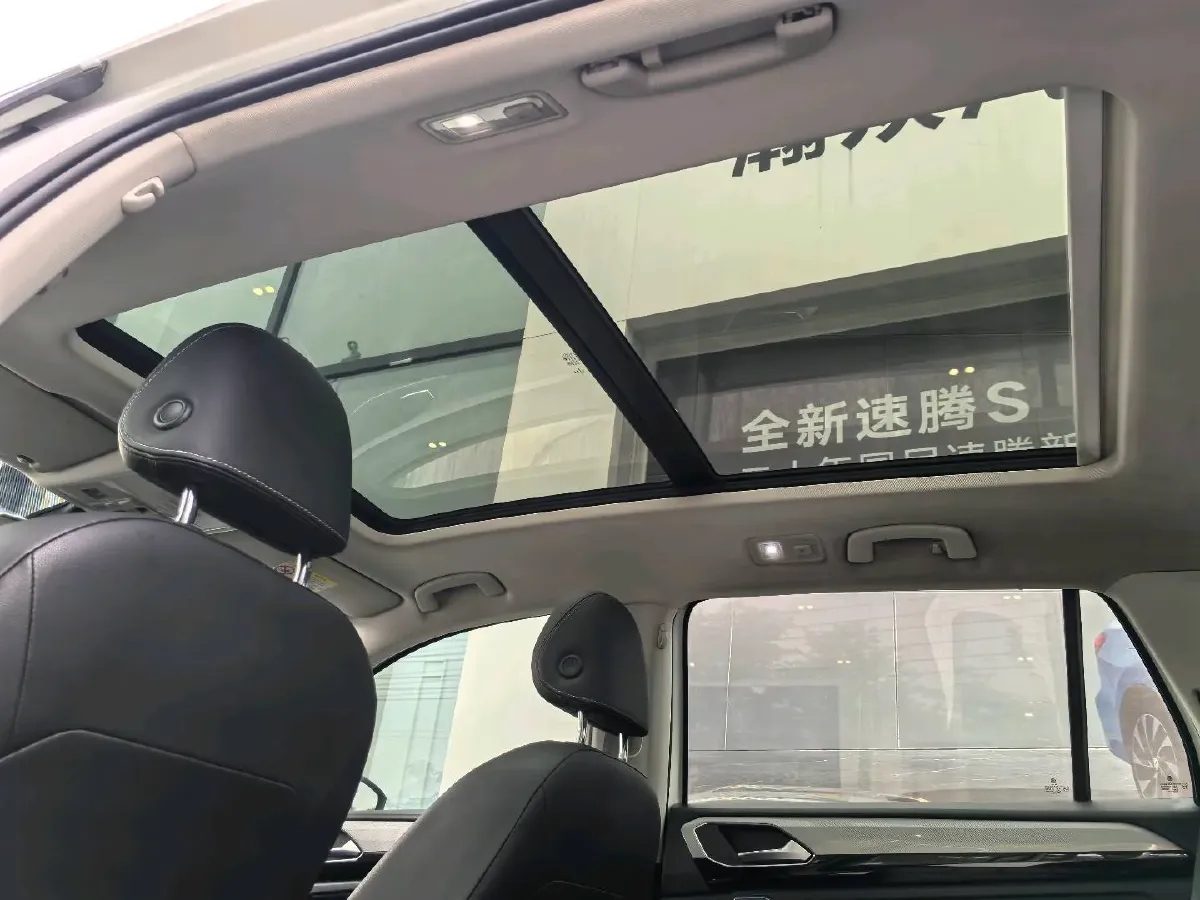2019 Jeep Cherokee 2.0T 234HP L4 9AT,autocango,china used car exporter,china ev exporter,chinese used car exporter,chinese used ev exporter