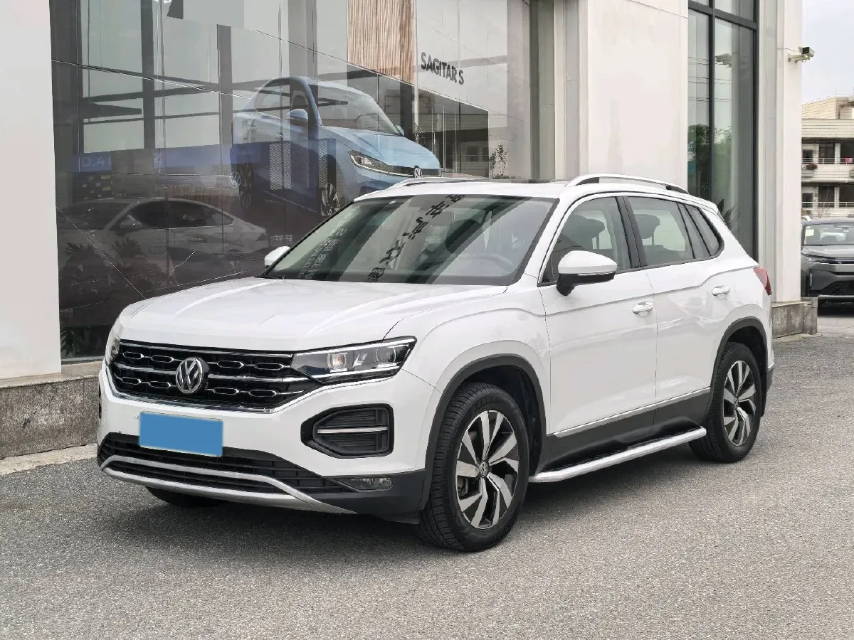 2019 Jeep Cherokee 2.0T 234HP L4 9AT,autocango,china used car exporter,china ev exporter,chinese used car exporter,chinese used ev exporter