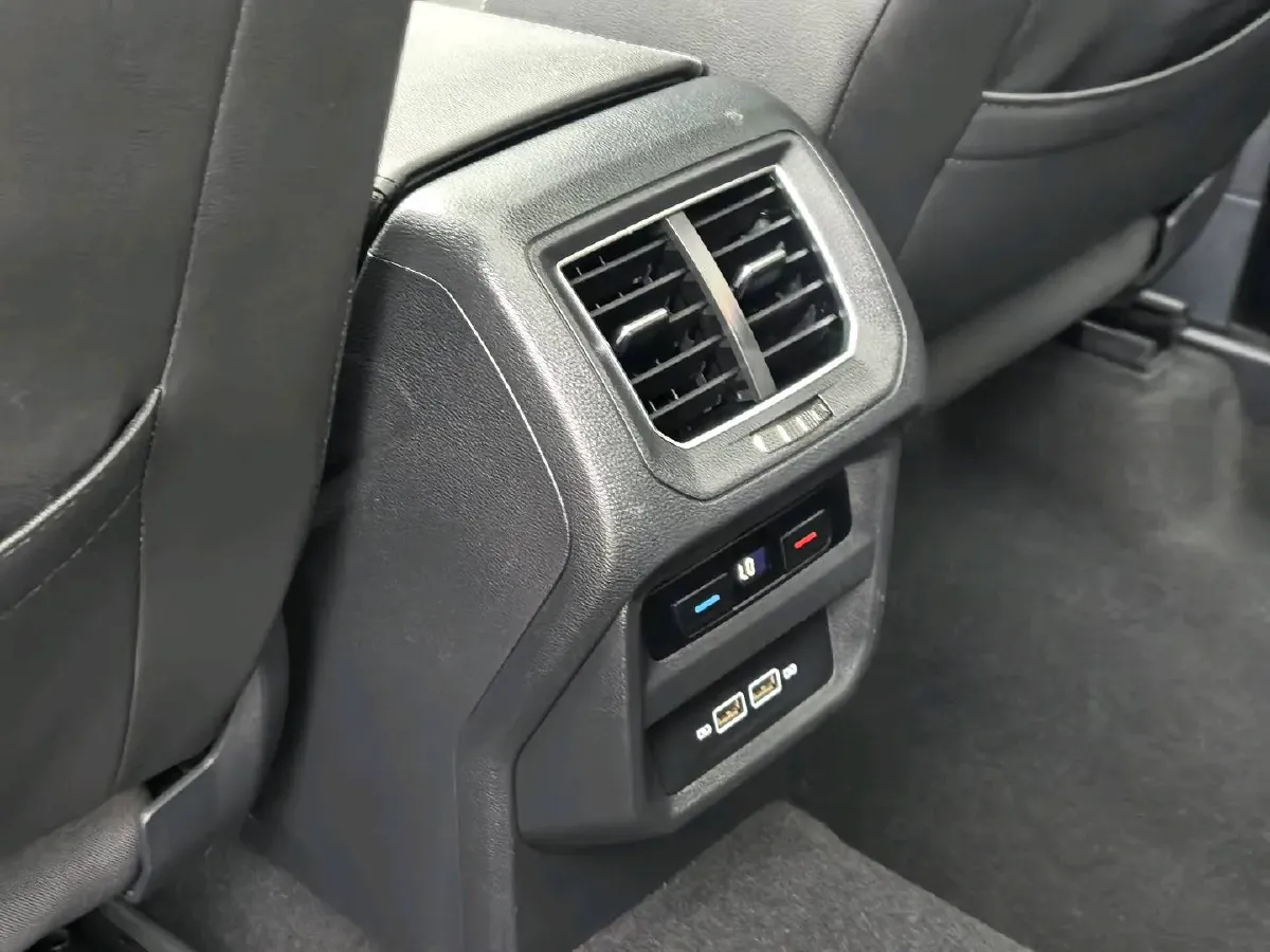 2019 Jeep Cherokee 2.0T 234HP L4 9AT,autocango,china used car exporter,china ev exporter,chinese used car exporter,chinese used ev exporter