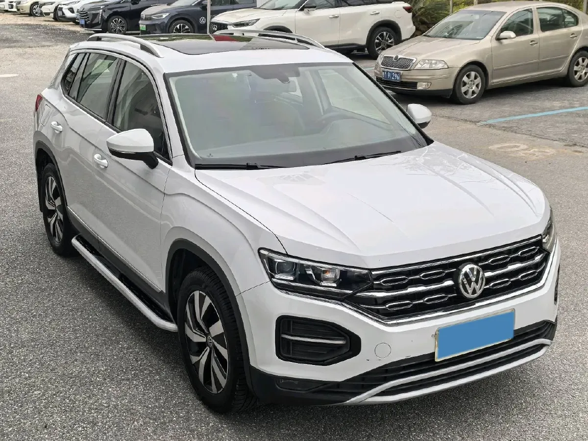 2019 Jeep Cherokee 2.0T 234HP L4 9AT,autocango,china used car exporter,china ev exporter,chinese used car exporter,chinese used ev exporter