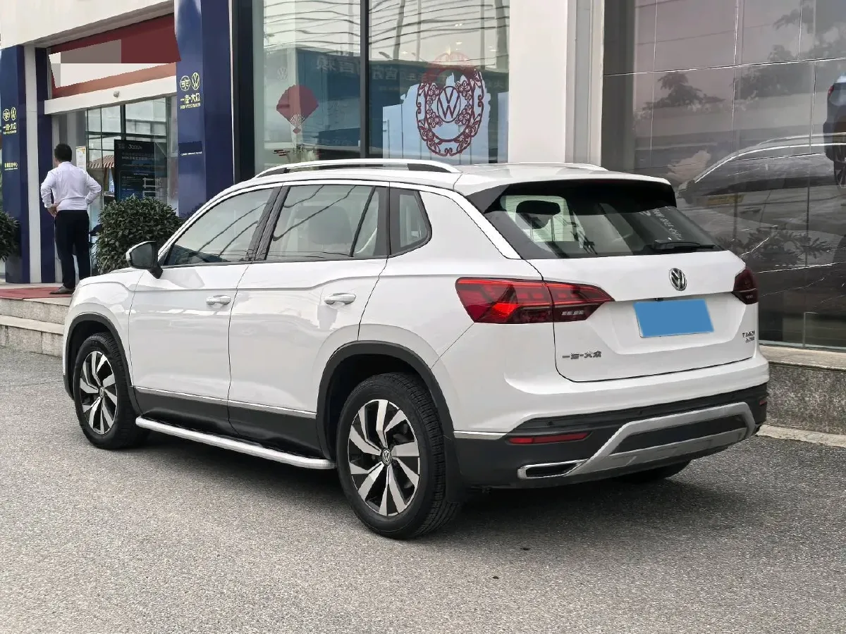 2019 Jeep Cherokee 2.0T 234HP L4 9AT,autocango,china used car exporter,china ev exporter,chinese used car exporter,chinese used ev exporter