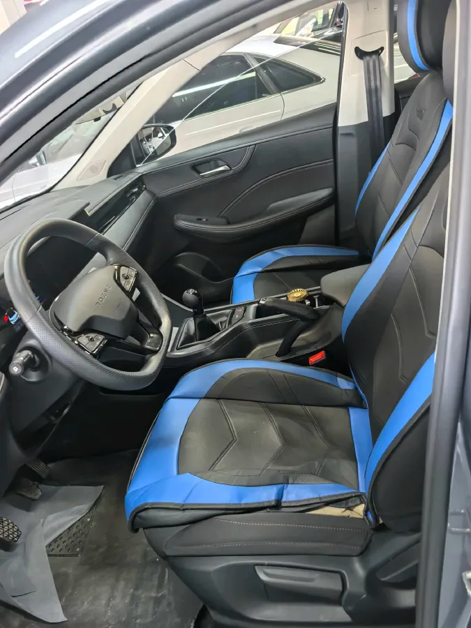 2023 Roewe i5 1.5L 129HP L4 5MT,autocango,china used car exporter,china ev exporter,chinese used car exporter,chinese used ev exporter