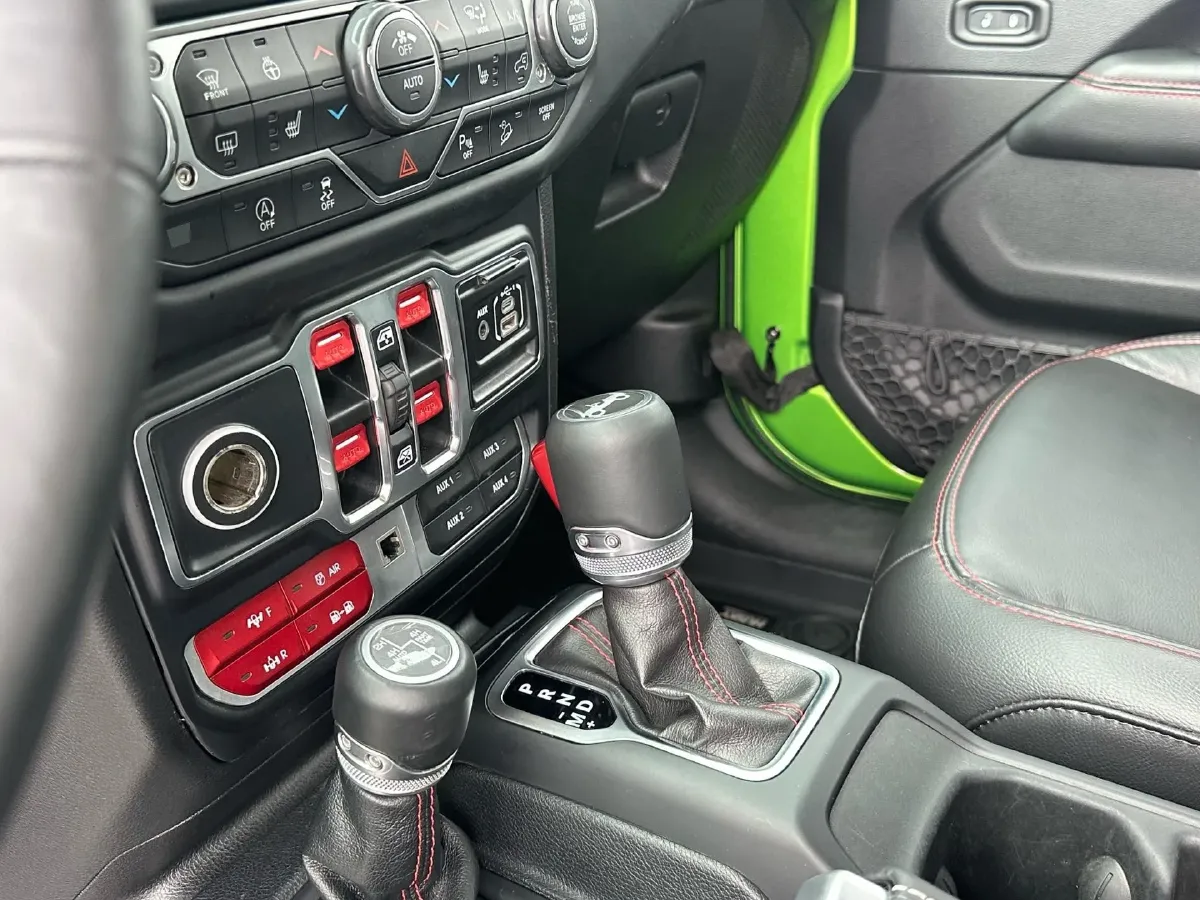 2019 Jeep Wrangler 2.0T 266HP L4 8AT,autocango,china used car exporter,china ev exporter,chinese used car exporter,chinese used ev exporter