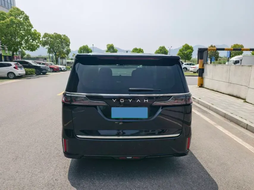 2022 Voyah Dream 1.5T 136HP L4 PHEV 25.57KWH,autocango,china used car exporter,china ev exporter,chinese used car exporter,chinese used ev exporter