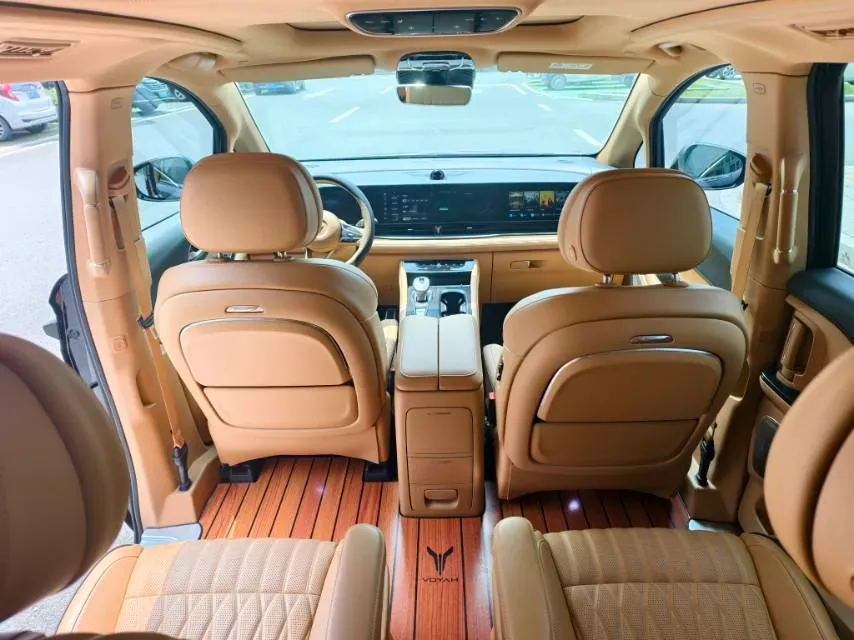 2022 Voyah Dream 1.5T 136HP L4 PHEV 25.57KWH,autocango,china used car exporter,china ev exporter,chinese used car exporter,chinese used ev exporter