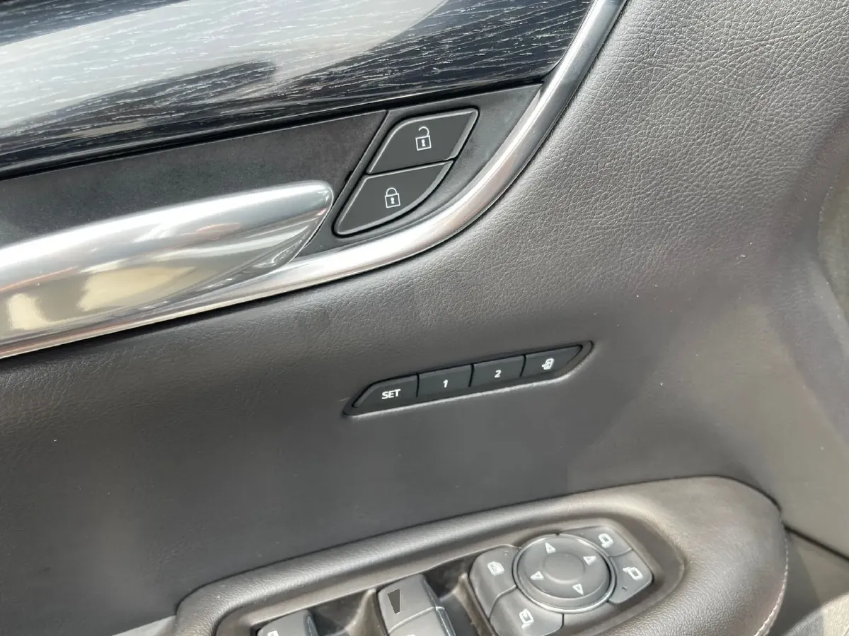 2023 Cadillac XT5 2.0T 237HP L4 9AT,autocango,china used car exporter,china ev exporter,chinese used car exporter,chinese used ev exporter