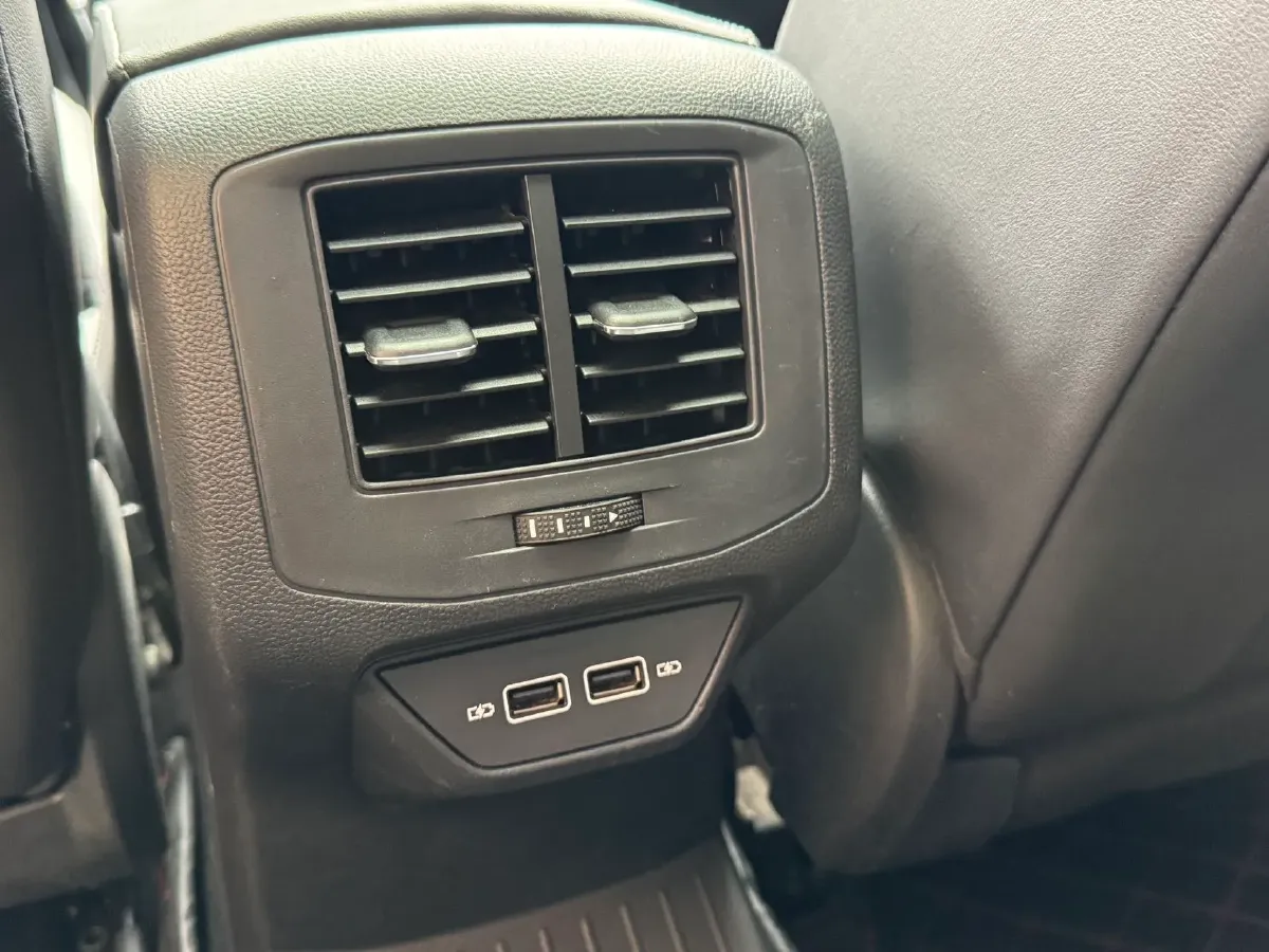 2023 Volkswagen T-Roc 1.5T 160HP L4 7DCT,autocango,china used car exporter,china ev exporter,chinese used car exporter,chinese used ev exporter