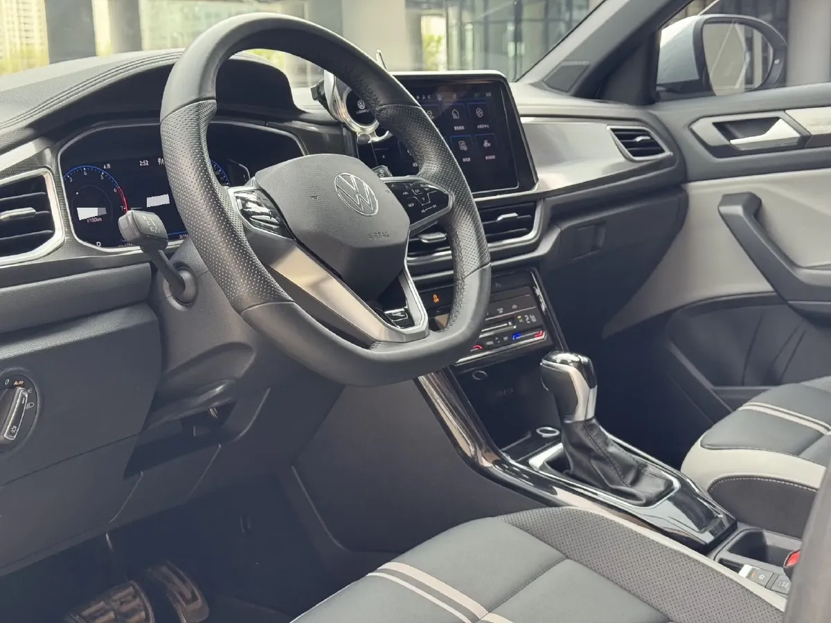 2023 Volkswagen T-Roc 1.5T 160HP L4 7DCT,autocango,china used car exporter,china ev exporter,chinese used car exporter,chinese used ev exporter