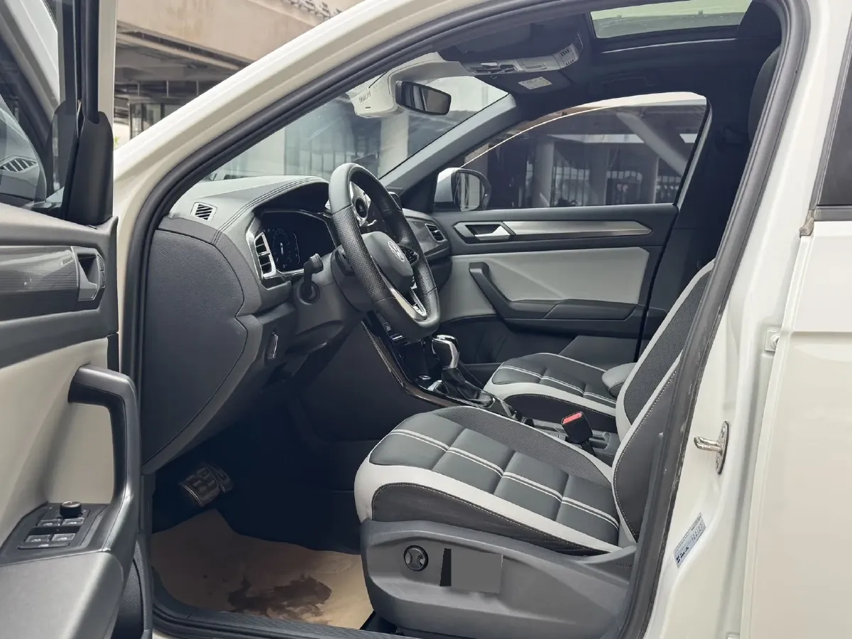 2023 Volkswagen T-Roc 1.5T 160HP L4 7DCT,autocango,china used car exporter,china ev exporter,chinese used car exporter,chinese used ev exporter