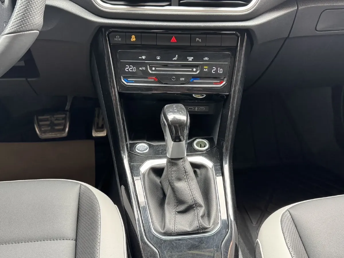 2023 Volkswagen T-Roc 1.5T 160HP L4 7DCT,autocango,china used car exporter,china ev exporter,chinese used car exporter,chinese used ev exporter