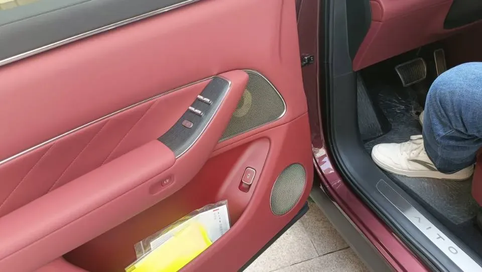 2025 AITO AITO M8 REEV 160HP REEV 53.4KWH,autocango,china used car exporter,china ev exporter,chinese used car exporter,chinese used ev exporter