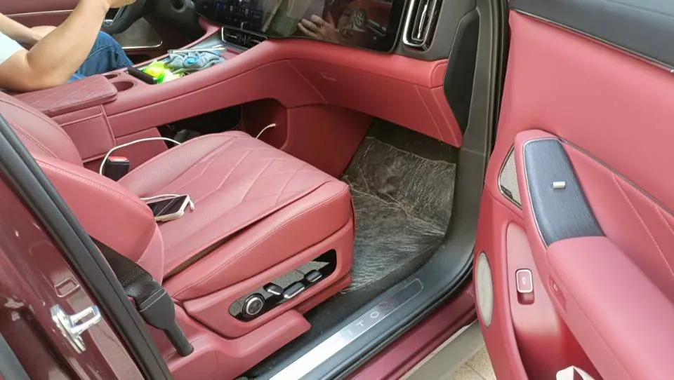 2025 AITO AITO M8 REEV 160HP REEV 53.4KWH,autocango,china used car exporter,china ev exporter,chinese used car exporter,chinese used ev exporter