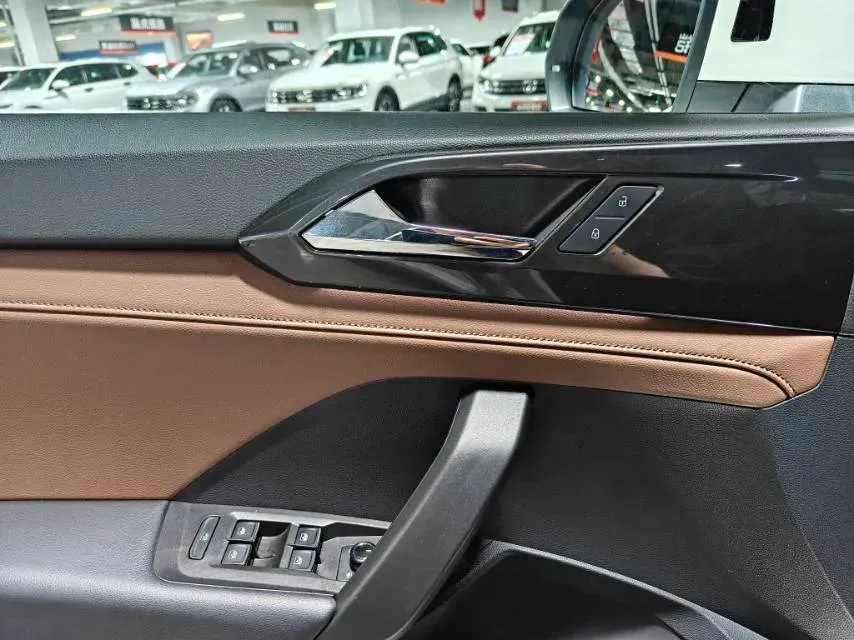 2019 Jeep Compass 1.3T 173HP L4 9AT,autocango,china used car exporter,china ev exporter,chinese used car exporter,chinese used ev exporter