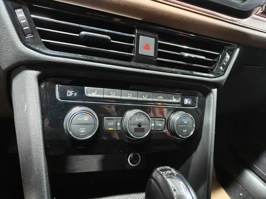 2019 Jeep Compass 1.3T 173HP L4 9AT,autocango,china used car exporter,china ev exporter,chinese used car exporter,chinese used ev exporter