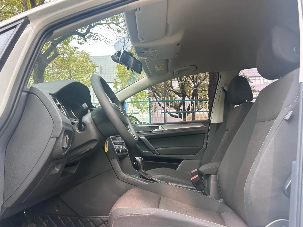 2018 Volkswagen Golf Sportsvan 1.6L 110HP L4 6AT,autocango,china used car exporter,china ev exporter,chinese used car exporter,chinese used ev exporter