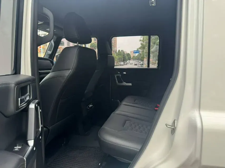 2025 212 212 T01 2.0T 252HP L4 8AT,autocango,china used car exporter,china ev exporter,chinese used car exporter,chinese used ev exporter