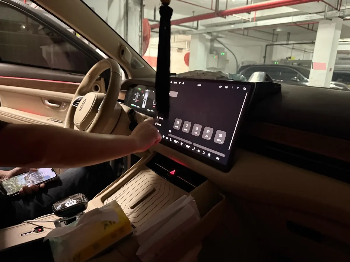 2024 AITO AITO M7 1.5T 152HP L4 REEV 40KWH,autocango,china used car exporter,china ev exporter,chinese used car exporter,chinese used ev exporter