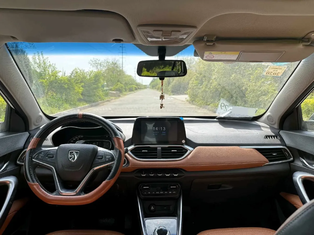 2017 HaiMa S5 Young Edition 1.6L 122HP L4 5MT,autocango,china used car exporter,china ev exporter,chinese used car exporter,chinese used ev exporter