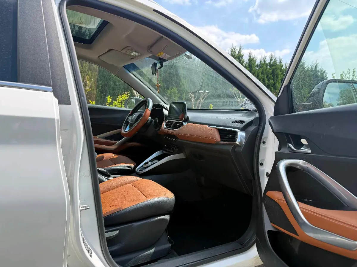 2017 HaiMa S5 Young Edition 1.6L 122HP L4 5MT,autocango,china used car exporter,china ev exporter,chinese used car exporter,chinese used ev exporter