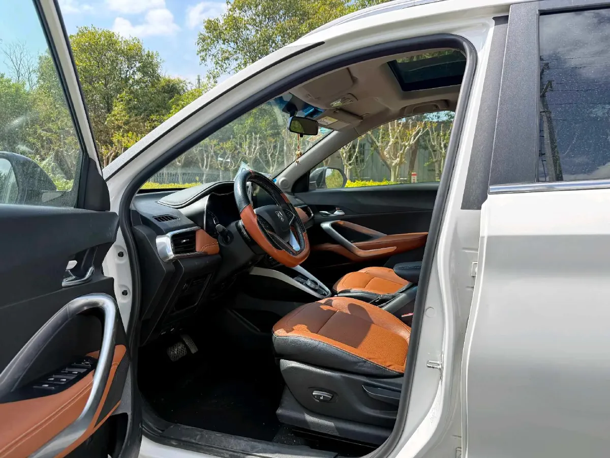 2017 HaiMa S5 Young Edition 1.6L 122HP L4 5MT,autocango,china used car exporter,china ev exporter,chinese used car exporter,chinese used ev exporter