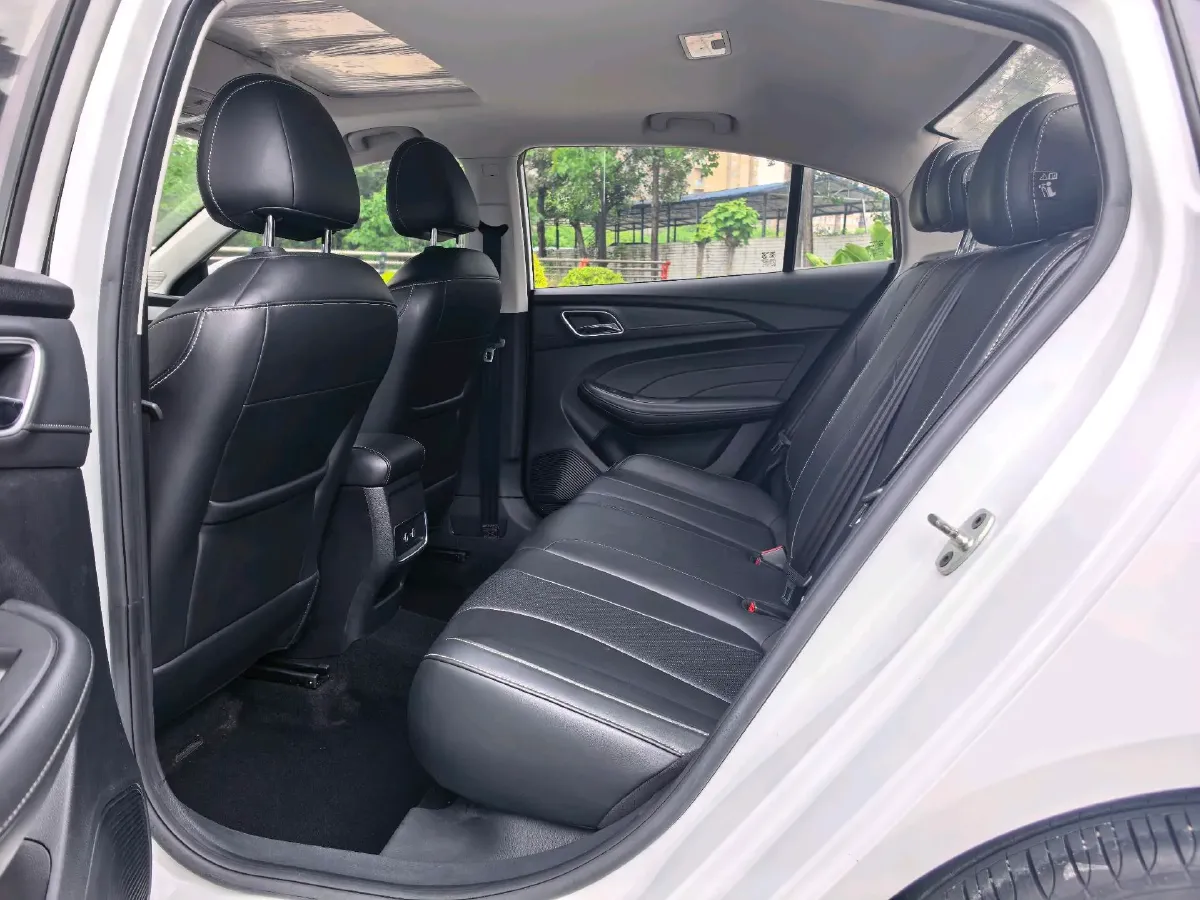 2020 Roewe i5 1.5L 120HP L4 CVT,autocango,china used car exporter,china ev exporter,chinese used car exporter,chinese used ev exporter