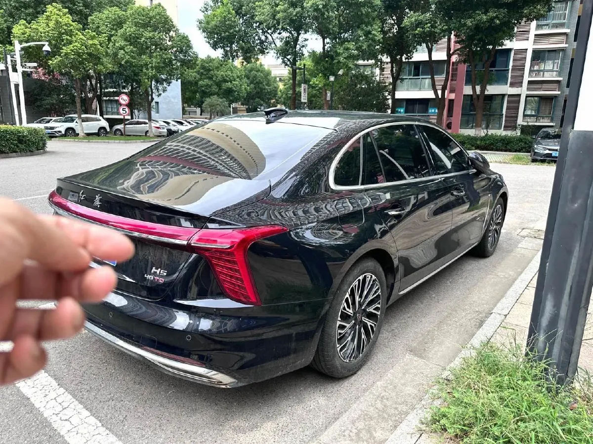 2023 HongQi H5 2.0T 224HP L4 8AT,autocango,china used car exporter,china ev exporter,chinese used car exporter,chinese used ev exporter