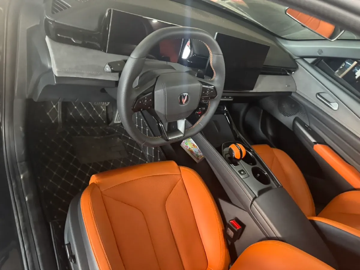 2025 ChangAn UNI-V 2.0T 245HP L4 8AT,autocango,china used car exporter,china ev exporter,chinese used car exporter,chinese used ev exporter