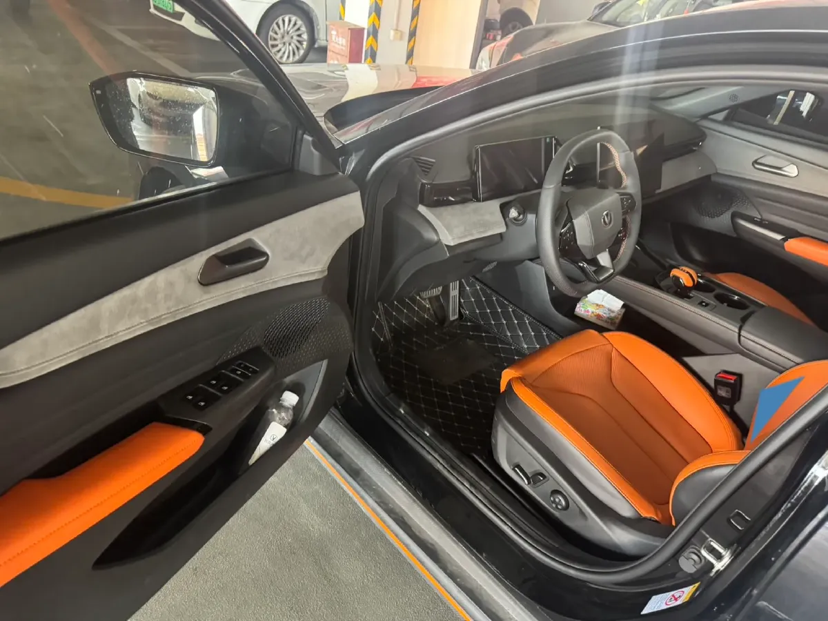 2025 ChangAn UNI-V 2.0T 245HP L4 8AT,autocango,china used car exporter,china ev exporter,chinese used car exporter,chinese used ev exporter