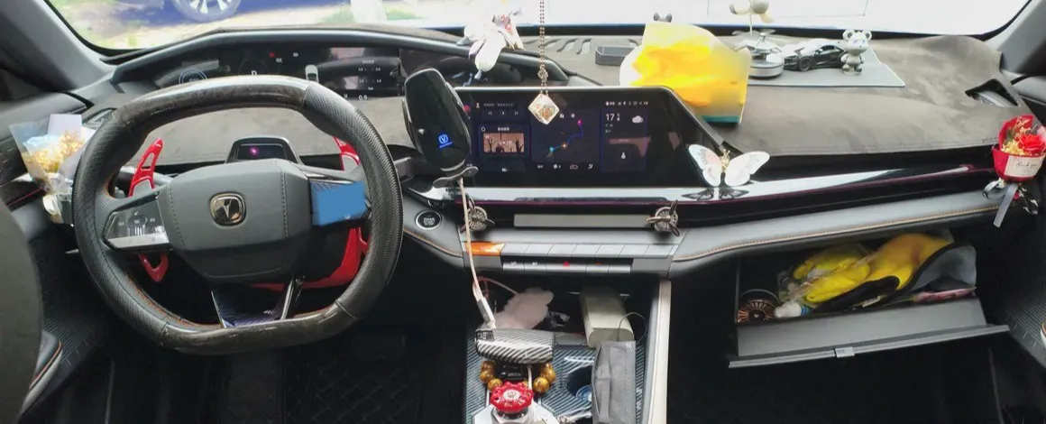 2023 ChangAn UNI-V 1.5T 188HP L4 7DCT,autocango,china used car exporter,china ev exporter,chinese used car exporter,chinese used ev exporter