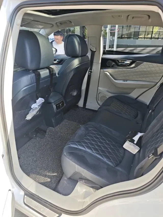 2022 HongQi HS5 2.0T 224HP L4 6AT,autocango,china used car exporter,china ev exporter,chinese used car exporter,chinese used ev exporter