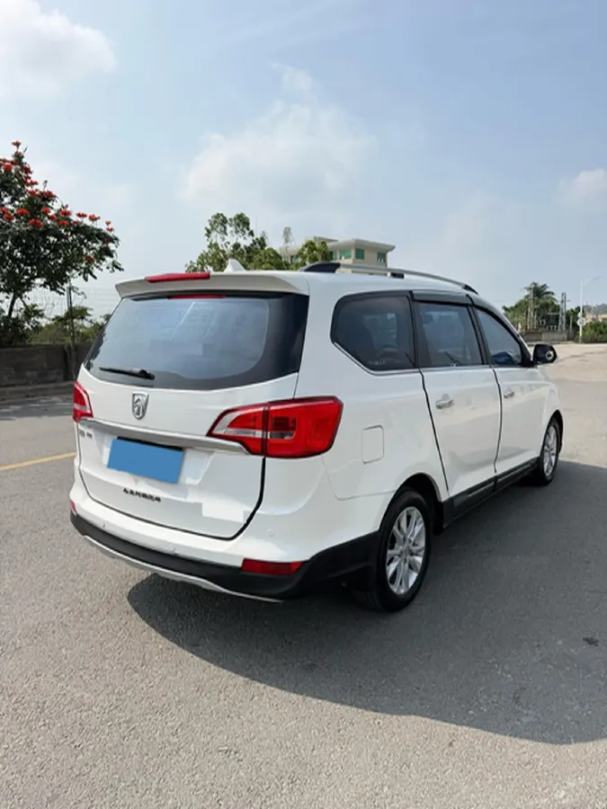 2016 BaoJun 730 1.5L 112HP L4 5MT,autocango,china used car exporter,china ev exporter,chinese used car exporter,chinese used ev exporter