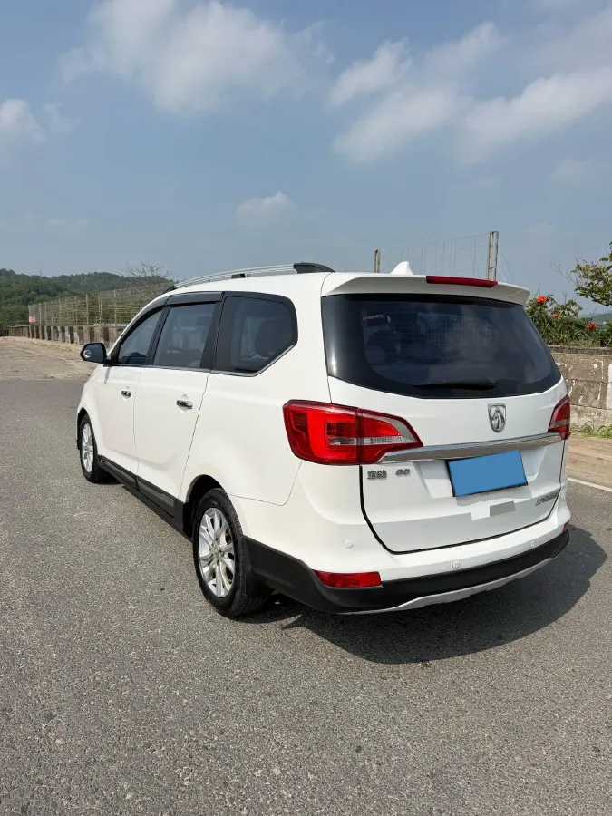 2016 BaoJun 730 1.5L 112HP L4 5MT,autocango,china used car exporter,china ev exporter,chinese used car exporter,chinese used ev exporter